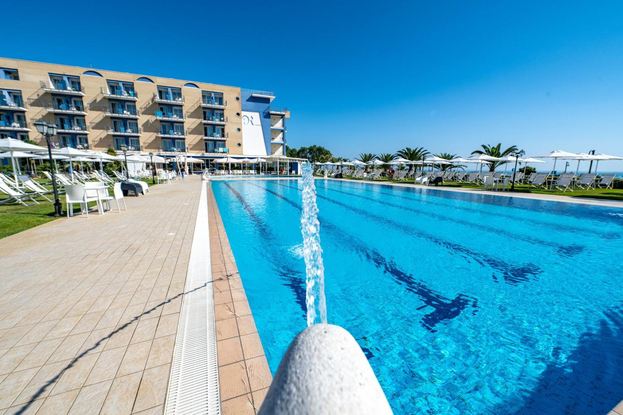 玫瑰酒店（Hotel Roses Roseto Degli Abruzzi）